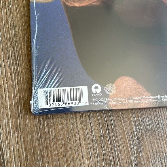 NEW SIGNED SEALED Sabrina Carpenter Short ‘n Sweet Sky Blue LP with Poster!! - Picture 4 of 5